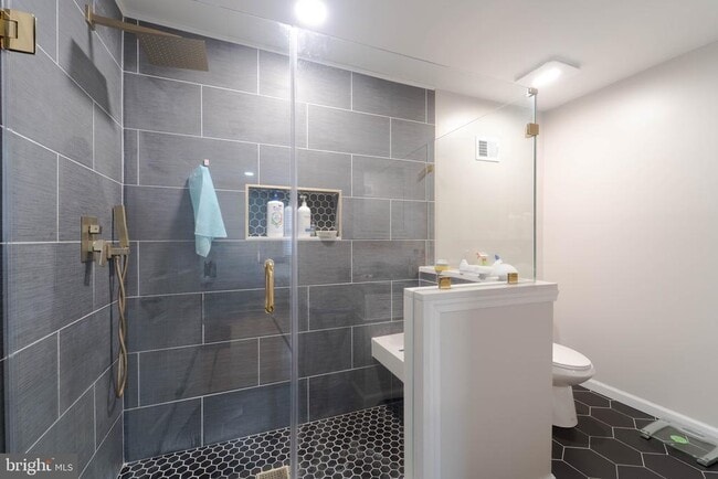 Building Photo - 4541 Ravensworth Rd