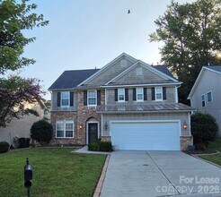 Building Photo - 2120 Maple Tree Ct