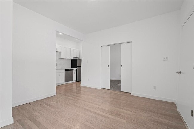 Building Photo - 640 Collins St