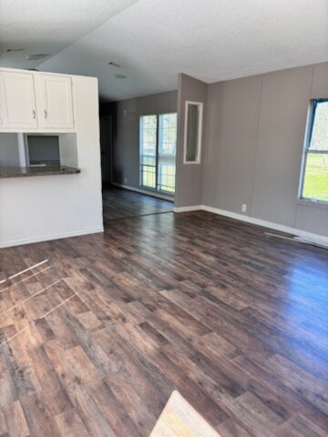 Building Photo - 127 Country Oaks St