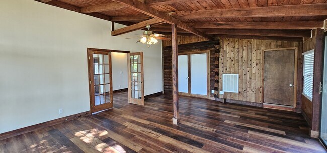 Building Photo - 7307 Rhodes Ln