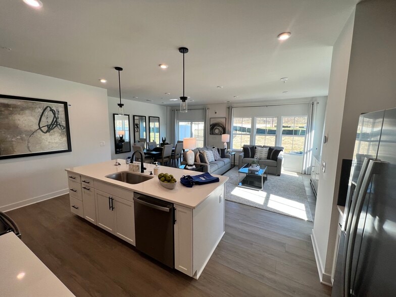 Building Photo - 180 Climbing Ivy Cir