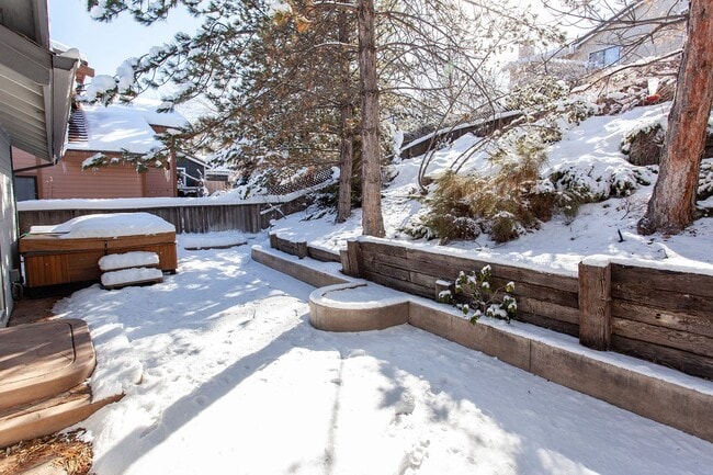 Building Photo - 3654 Hemlock Way