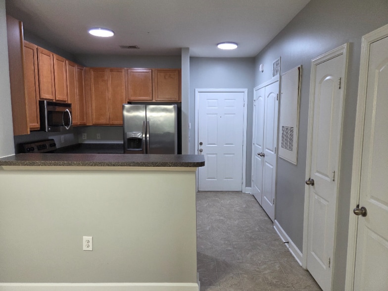 Building Photo - 923 Windcastle Ln