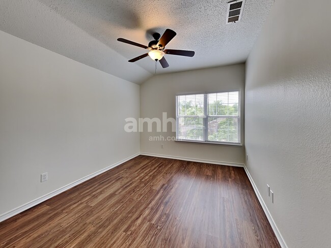 Building Photo - 962 Wisperwood Dr