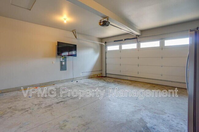 Building Photo - 10002 NE 115th Ave