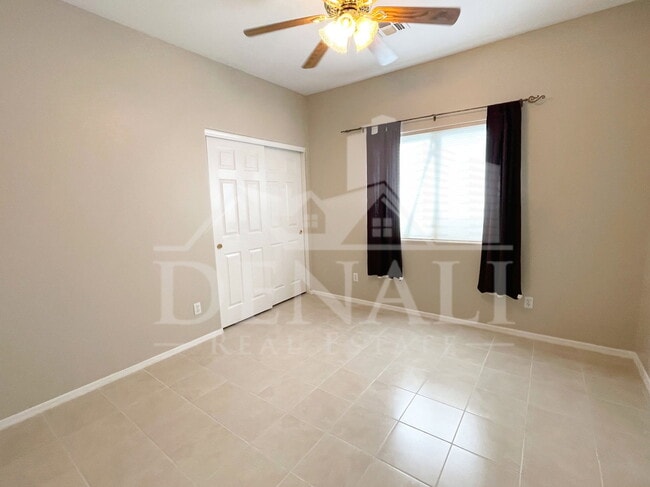 Building Photo - 8355 W Mary Ann Dr