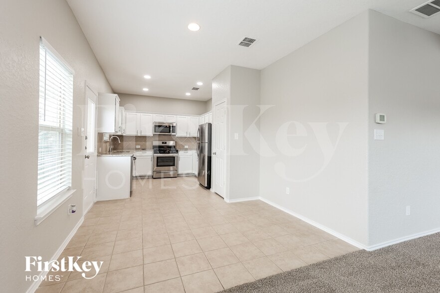 Building Photo - 3003 Candleside Dr