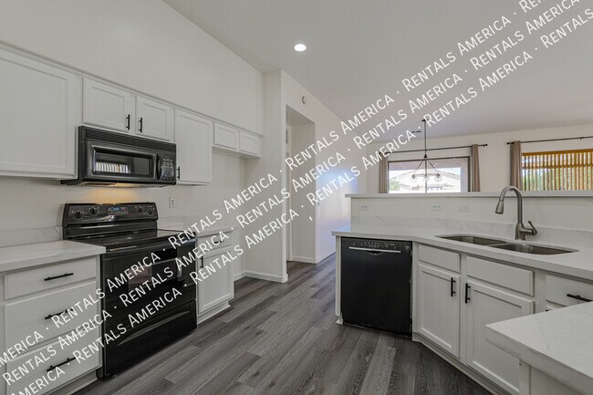 Building Photo - 2126 E Fawn Dr