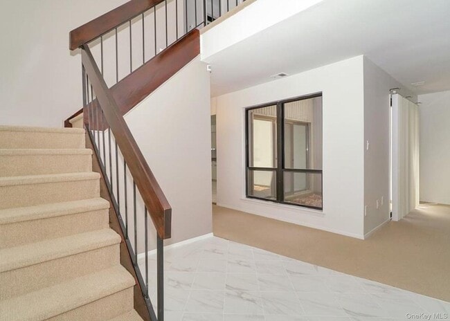 Building Photo - 277 Vista Dr