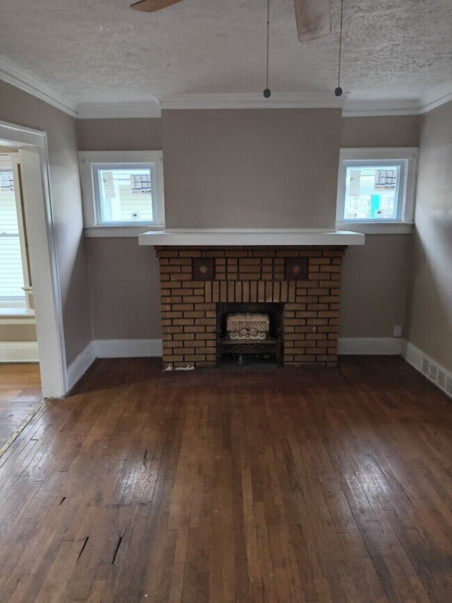 Building Photo - 3658 E 143rd St