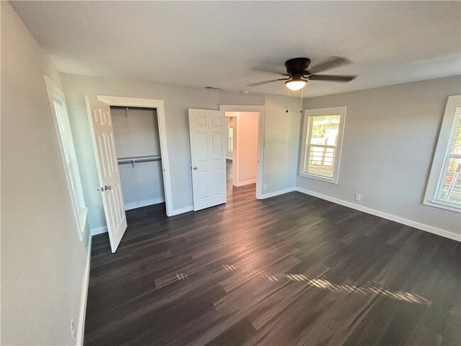 Building Photo - 417 Robert Dr