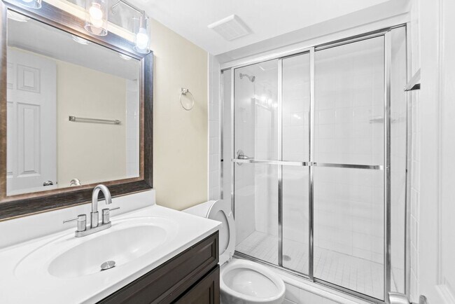 Building Photo - Oceanfront 2 Bedroom Condo with Stunning Views