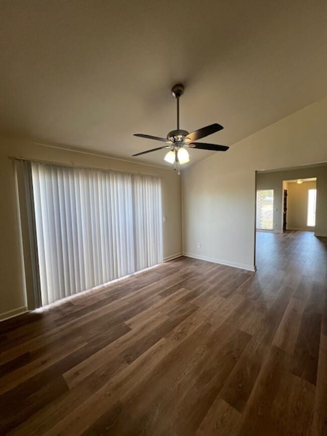 Building Photo - REMODELED 2 BED DUPLEX WITH PRIVATE YARD!!