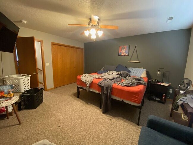 Building Photo - $2,250 | 4 Bedroom, 3.5 Bathroom Duplex | ...
