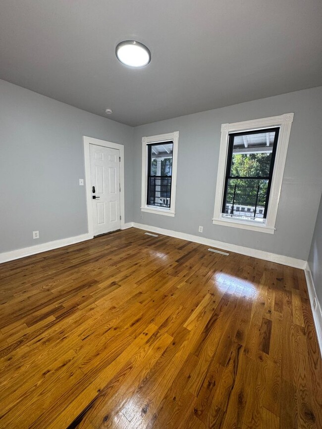 Building Photo - 411 Blatchley Ave