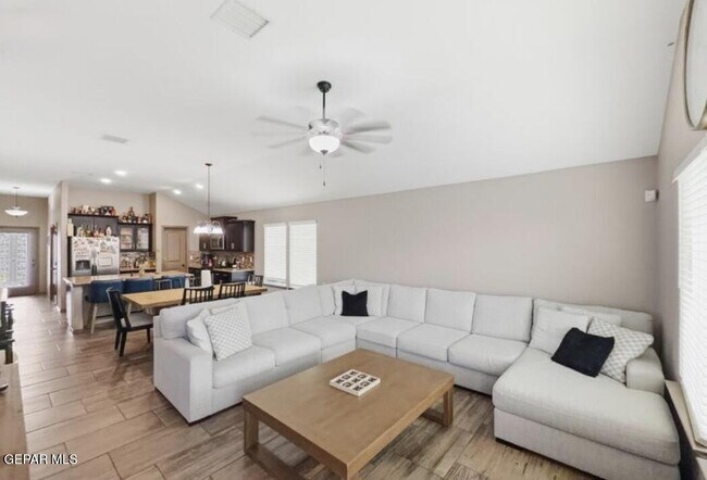 Building Photo - 14904 Tierra Coruna Ave