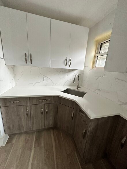 KITCHEN refurbished, new stove, refrig, microwave , in corner stainless steel Sink. - 328 High St
