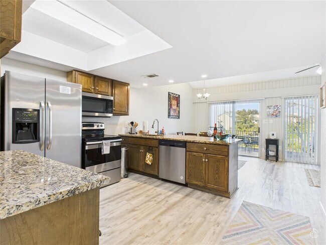 Building Photo - 121 Comanche Dr