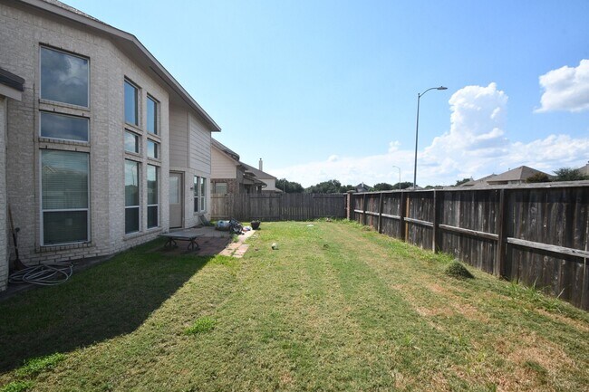 Building Photo - 606 Whitney Oaks Ln