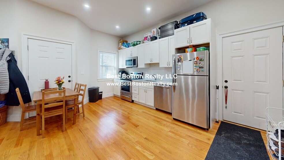 Building Photo - 313 Hurley St