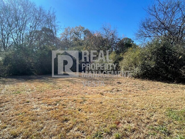 Building Photo - 2910 Reynolds Dr