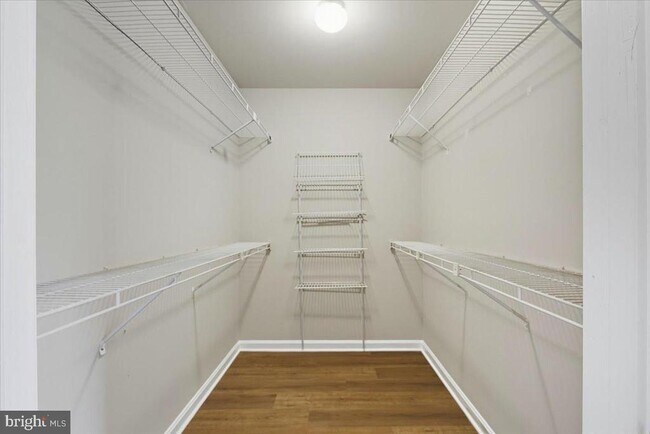 Building Photo - 9208 Fairlane Pl