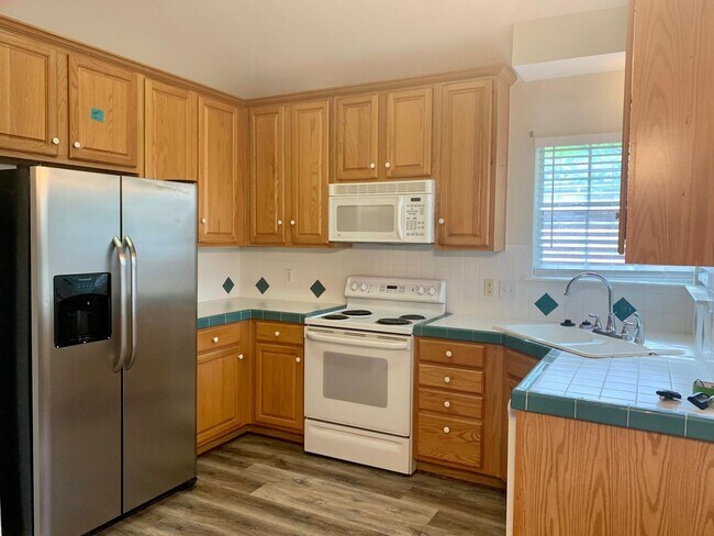 Building Photo - 1632 Whiterock Dr