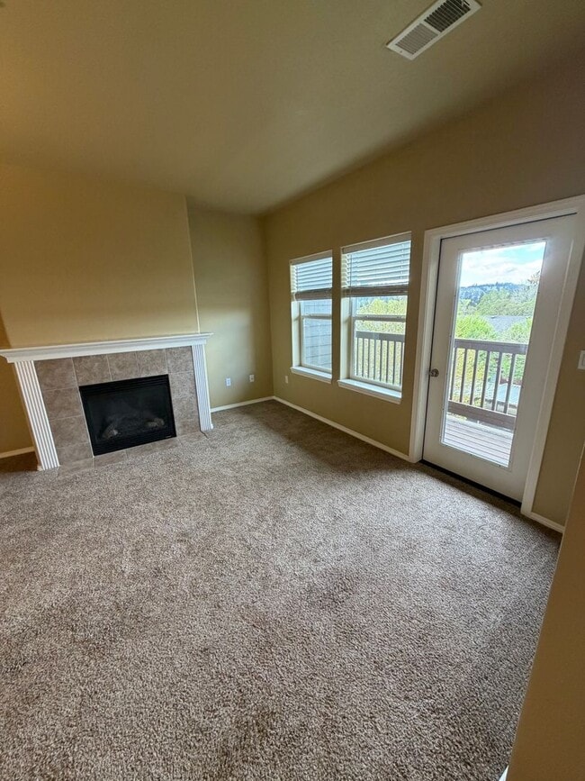 Building Photo - Modern Comfort Meets Easy Living in McKenzie Ridge Estates