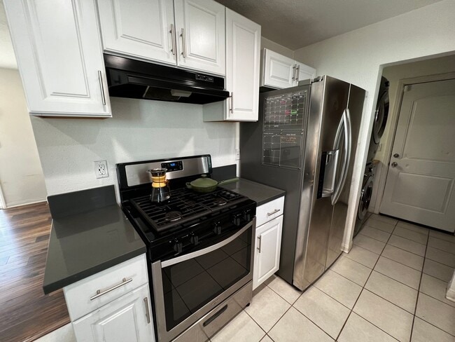 Building Photo - 1 Bedroom 1 Bath Remodeled House for Rent ...