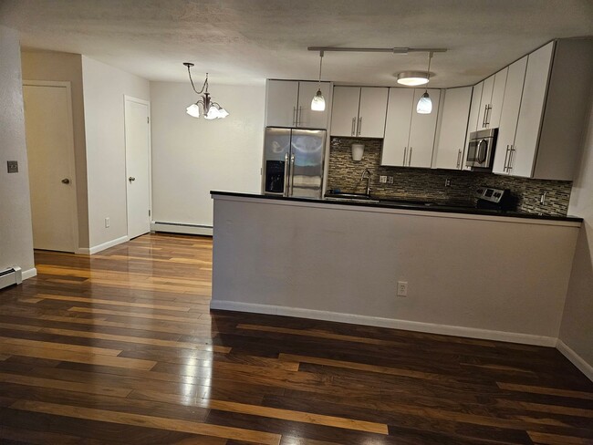 Building Photo - Spacious Condo with community dog park and...