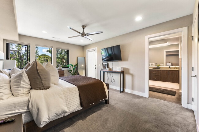 Building Photo - 1544 Utica St