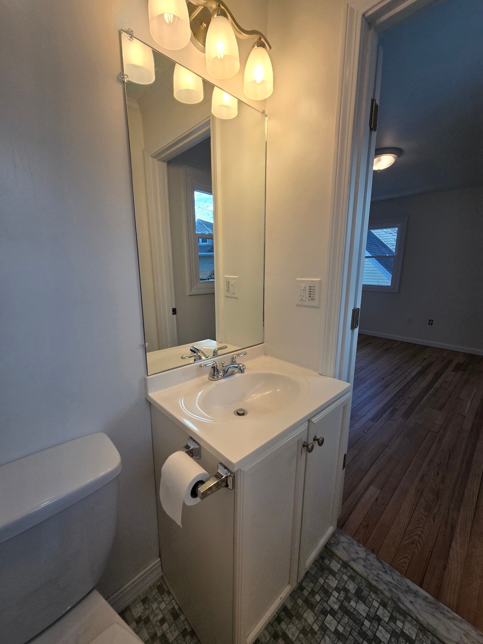 Primary Bedroom Bath - 32 Monroe St