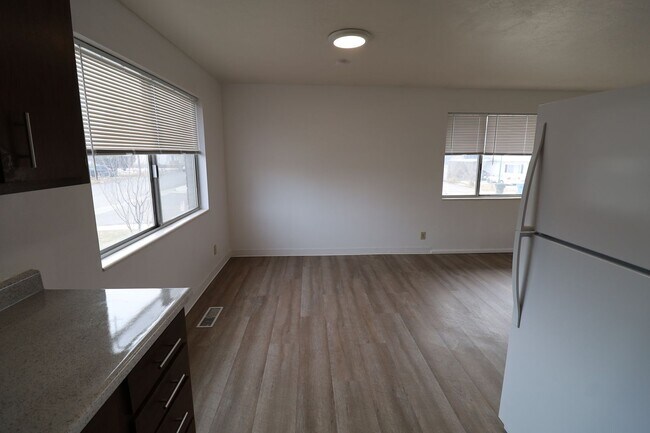 Building Photo - 312 W 450 N St