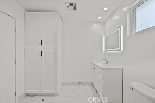 Building Photo - 15210 Cohasset St