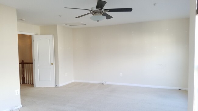 Building Photo - 3 Level *END UNIT* townhouse in Frederick ...