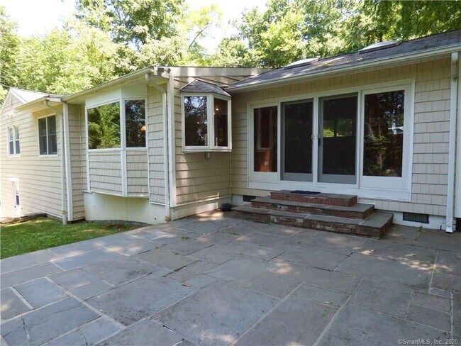 Building Photo - 5 Candlewood Lake Dr