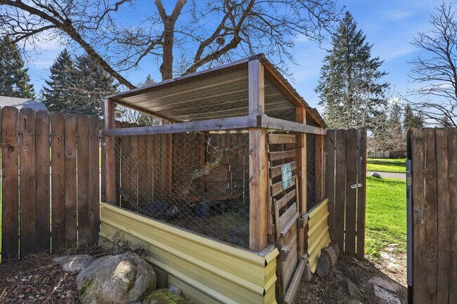 Building Photo - 3402 W Kiernan Ave