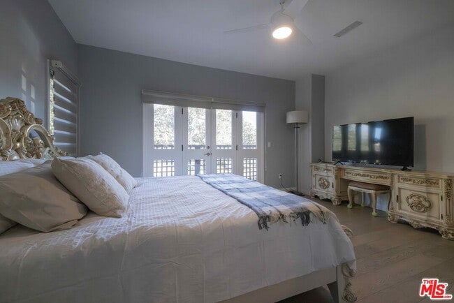 Building Photo - 1121 S Wilton Pl