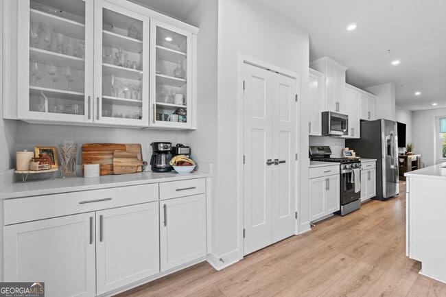 Building Photo - 205 Climbing Ivy Cir