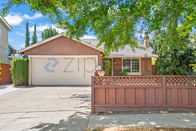 Building Photo - 1427 Flickinger Ave