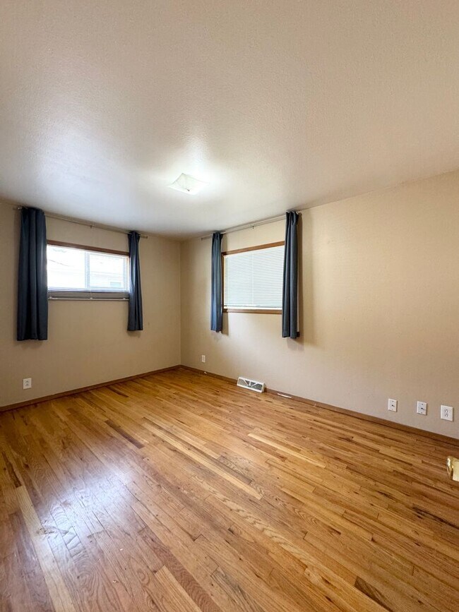 Building Photo - 3 Bed/1 Bath Home Near CSU!