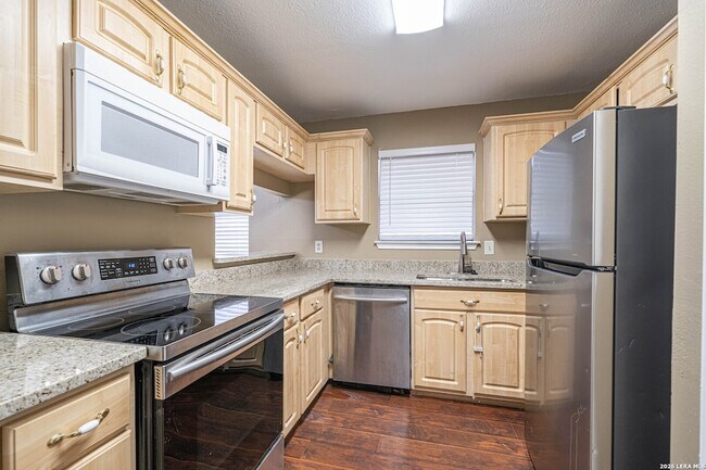 Building Photo - 821 Meadow Stone