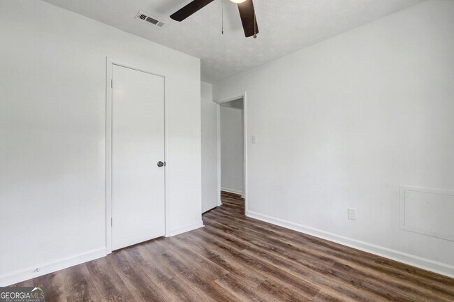 Building Photo - 608 S Jeff Davis Dr