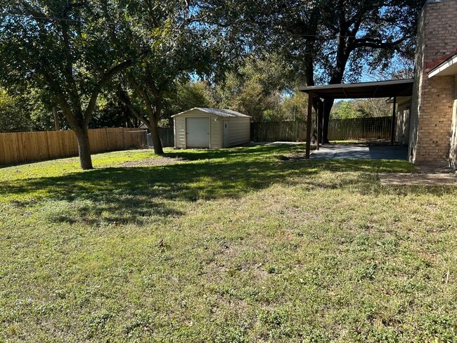 Building Photo - 2205 Forest Trail