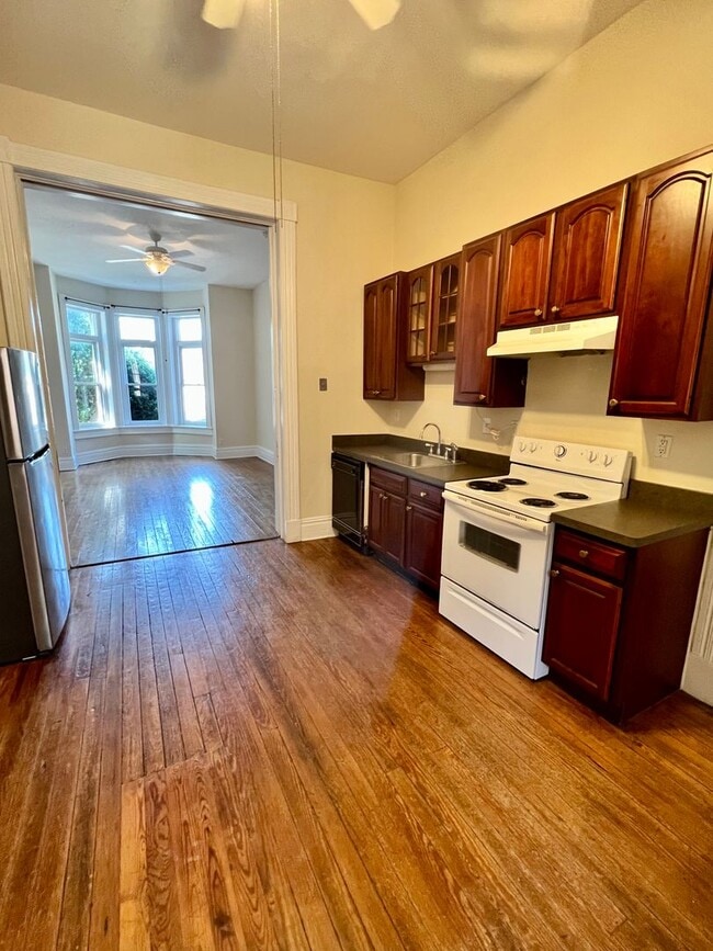 Building Photo - 212 W Main St