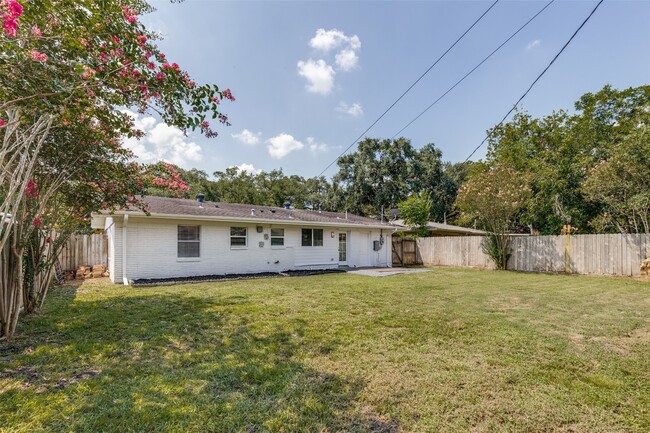 Building Photo - 4034 Woodfin St