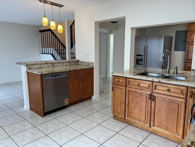 Building Photo - 3094 Bermwood Ln