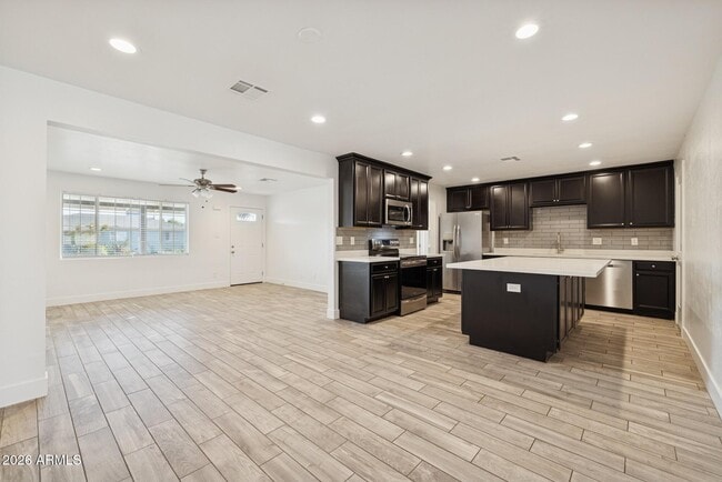 Building Photo - 1016 S Siesta Ln