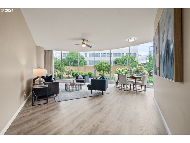 Building Photo - Spacious Portland Plaza Condo with Washer/...